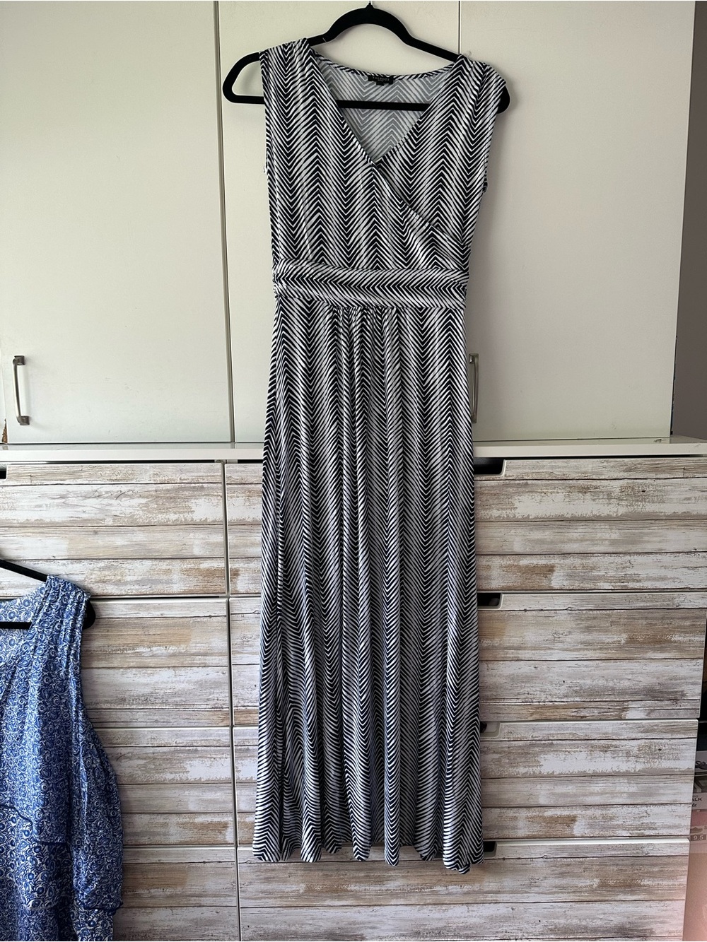 👗⚫🤍 Talbots Petite XS Chevron Stripe Faux Wrap Maxi Dress